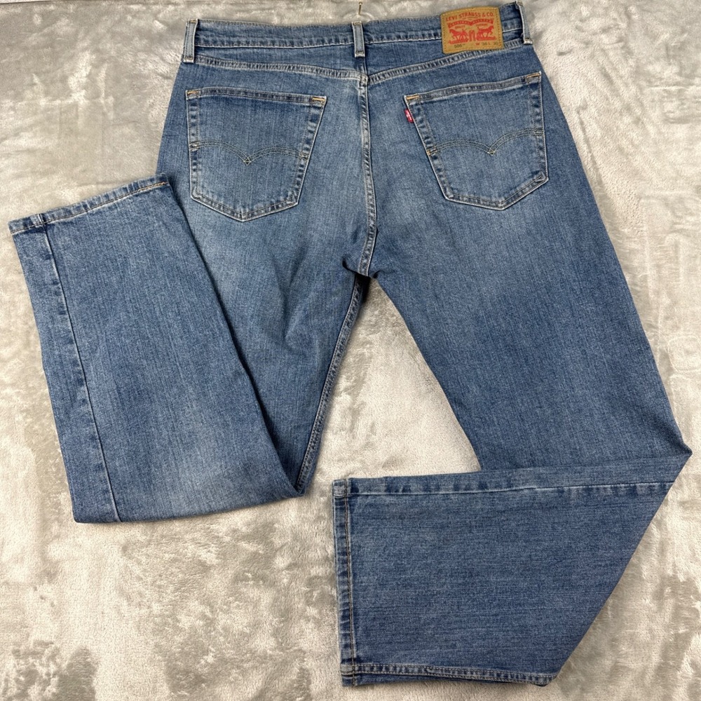 Levi's Jeans Mens 36x30 505 Regular Fit Medium Wash Blue Straight Leg EUC - Picture 8 of 8